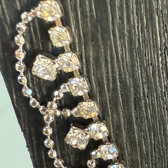 Vintage Rhinestone Necklace delicate feminine 18 inches long lobster clasp - Picture 7 of 8